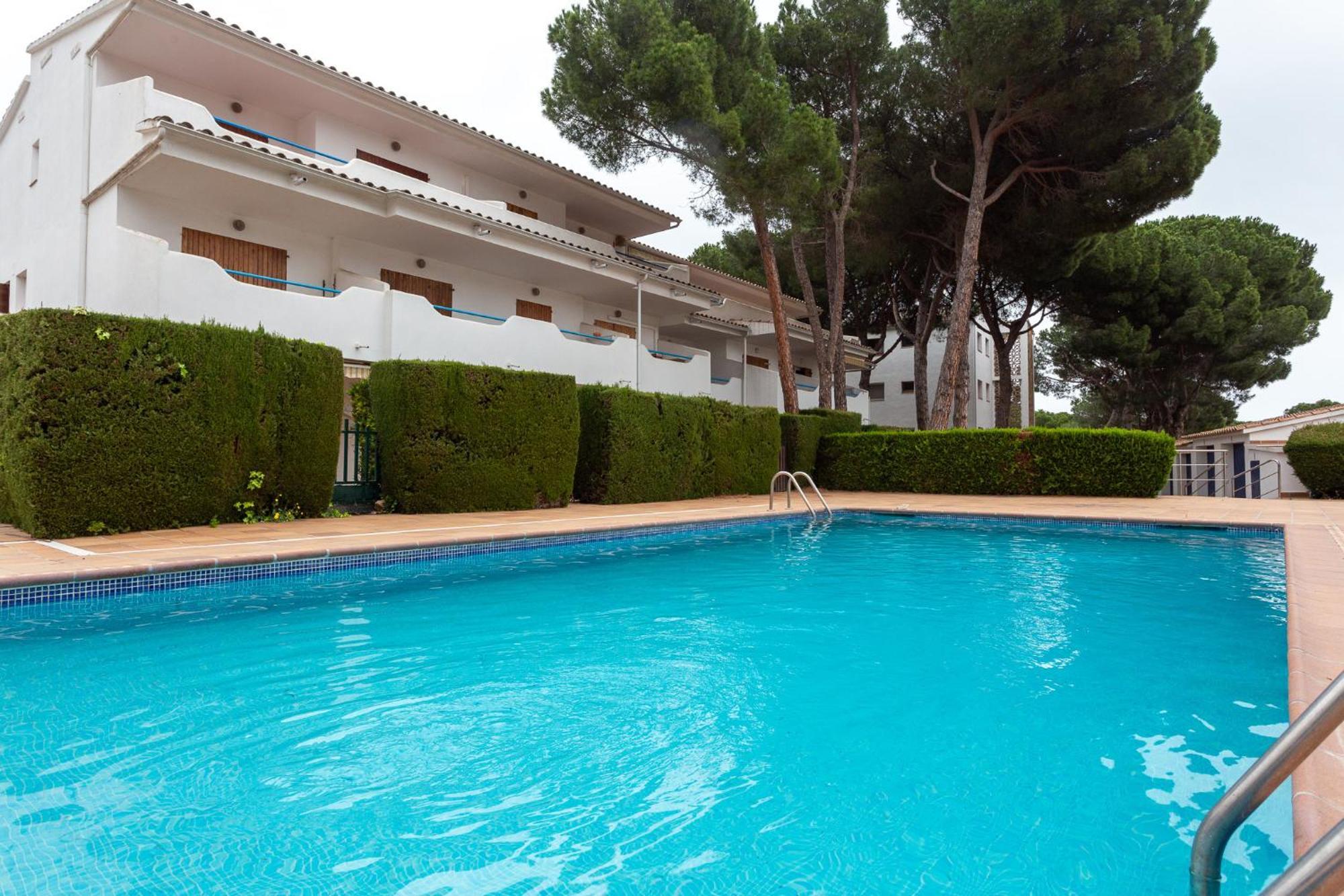 Estudio Blaumar L' Escala Luaran gambar