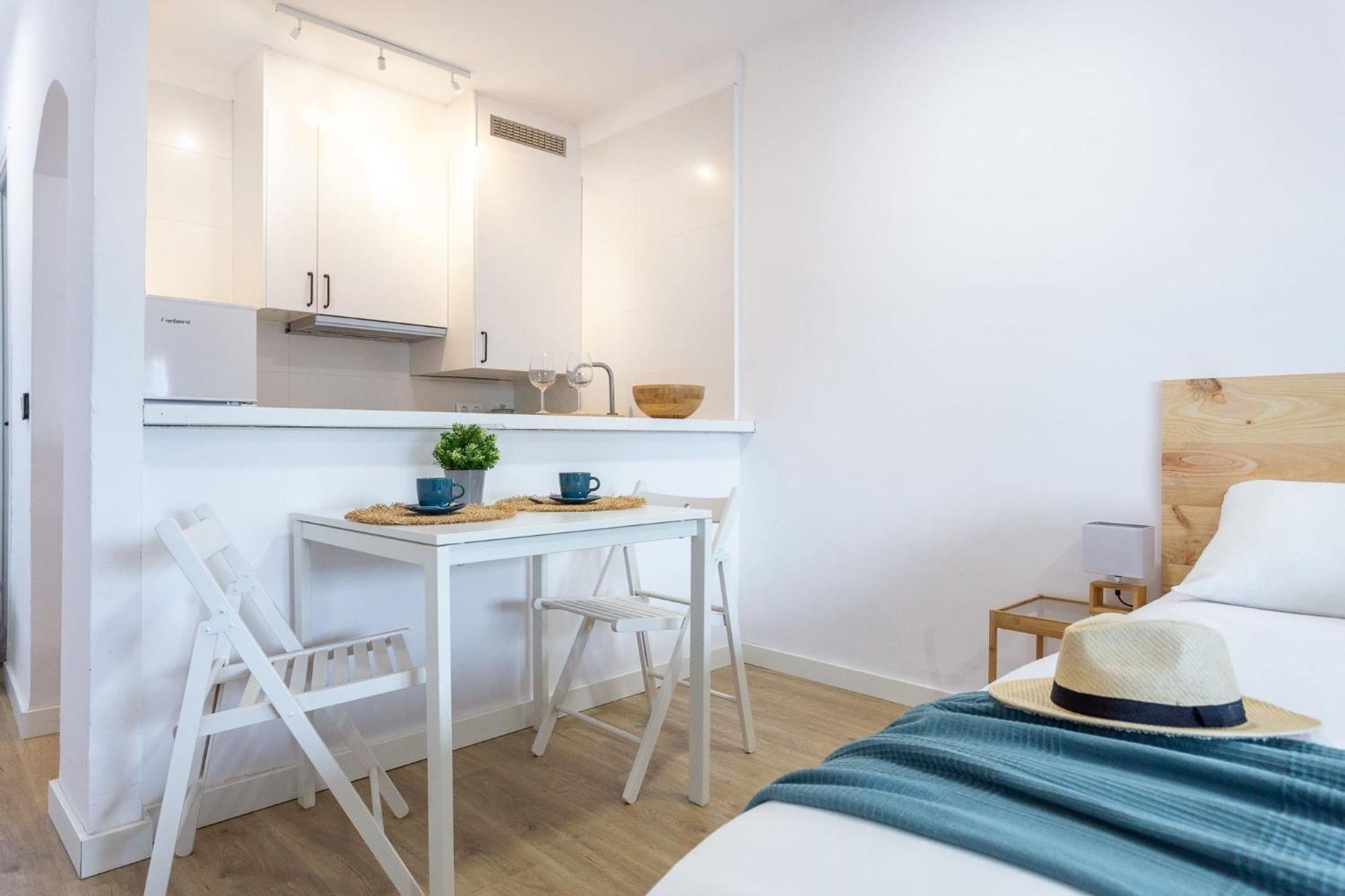 Estudio Blaumar L' Escala Luaran gambar